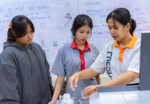 ภาพกิจกรรม  คณะวิทยาศาสตร์และเทคโนโลยี มหาวิทยาลัยราชภัฏกำแพงเพชร จัดกิจกรรมค่ายวิทยาศาสตร์สร้างสรรค์ ปั้นฝันเยาวชน ปีการศึกษา 2568