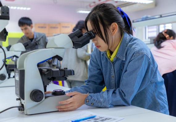 ภาพกิจกรรม  คณะวิทยาศาสตร์และเทคโนโลยี มหาวิทยาลัยราชภัฏกำแพงเพชร จัดกิจกรรมค่ายวิทยาศาสตร์สร้างสรรค์ ปั้นฝันเยาวชน ปีการศึกษา 2568