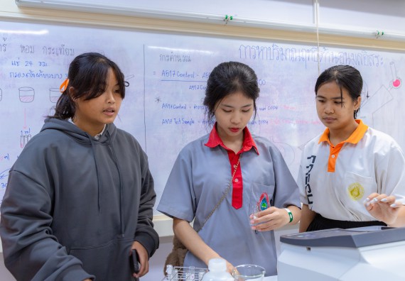 ภาพกิจกรรม  คณะวิทยาศาสตร์และเทคโนโลยี มหาวิทยาลัยราชภัฏกำแพงเพชร จัดกิจกรรมค่ายวิทยาศาสตร์สร้างสรรค์ ปั้นฝันเยาวชน ปีการศึกษา 2568