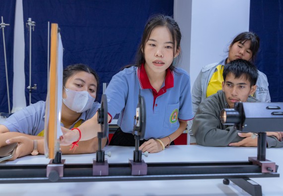 ภาพกิจกรรม  คณะวิทยาศาสตร์และเทคโนโลยี มหาวิทยาลัยราชภัฏกำแพงเพชร จัดกิจกรรมค่ายวิทยาศาสตร์สร้างสรรค์ ปั้นฝันเยาวชน ปีการศึกษา 2568