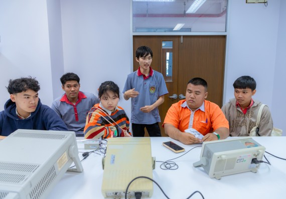 ภาพกิจกรรม  คณะวิทยาศาสตร์และเทคโนโลยี มหาวิทยาลัยราชภัฏกำแพงเพชร จัดกิจกรรมค่ายวิทยาศาสตร์สร้างสรรค์ ปั้นฝันเยาวชน ปีการศึกษา 2568