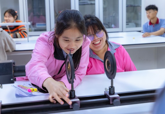 ภาพกิจกรรม  คณะวิทยาศาสตร์และเทคโนโลยี มหาวิทยาลัยราชภัฏกำแพงเพชร จัดกิจกรรมค่ายวิทยาศาสตร์สร้างสรรค์ ปั้นฝันเยาวชน ปีการศึกษา 2568