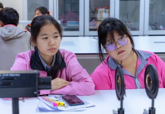 ภาพกิจกรรม  คณะวิทยาศาสตร์และเทคโนโลยี มหาวิทยาลัยราชภัฏกำแพงเพชร จัดกิจกรรมค่ายวิทยาศาสตร์สร้างสรรค์ ปั้นฝันเยาวชน ปีการศึกษา 2568