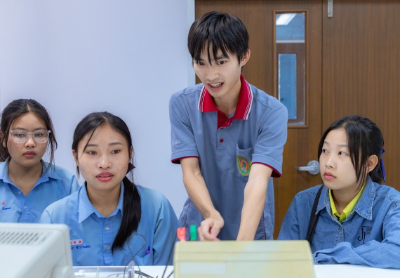 ภาพกิจกรรม  คณะวิทยาศาสตร์และเทคโนโลยี มหาวิทยาลัยราชภัฏกำแพงเพชร จัดกิจกรรมค่ายวิทยาศาสตร์สร้างสรรค์ ปั้นฝันเยาวชน ปีการศึกษา 2568