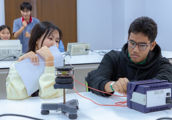 ภาพกิจกรรม  คณะวิทยาศาสตร์และเทคโนโลยี มหาวิทยาลัยราชภัฏกำแพงเพชร จัดกิจกรรมค่ายวิทยาศาสตร์สร้างสรรค์ ปั้นฝันเยาวชน ปีการศึกษา 2568