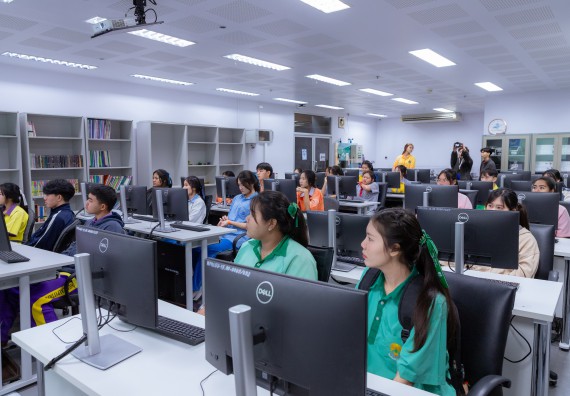 ภาพกิจกรรม  คณะวิทยาศาสตร์และเทคโนโลยี มหาวิทยาลัยราชภัฏกำแพงเพชร จัดกิจกรรมค่ายวิทยาศาสตร์สร้างสรรค์ ปั้นฝันเยาวชน ปีการศึกษา 2568