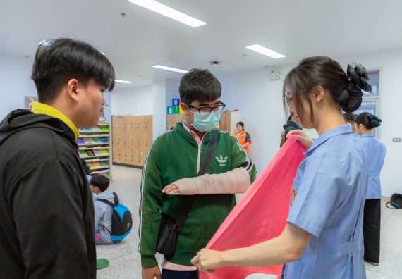 ภาพกิจกรรม  คณะวิทยาศาสตร์และเทคโนโลยี มหาวิทยาลัยราชภัฏกำแพงเพชร จัดกิจกรรมค่ายวิทยาศาสตร์สร้างสรรค์ ปั้นฝันเยาวชน ปีการศึกษา 2568