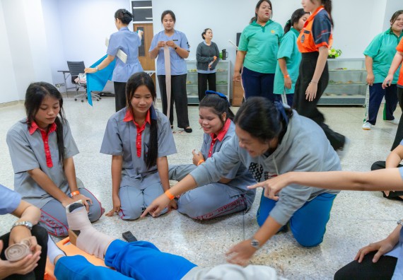 ภาพกิจกรรม  คณะวิทยาศาสตร์และเทคโนโลยี มหาวิทยาลัยราชภัฏกำแพงเพชร จัดกิจกรรมค่ายวิทยาศาสตร์สร้างสรรค์ ปั้นฝันเยาวชน ปีการศึกษา 2568