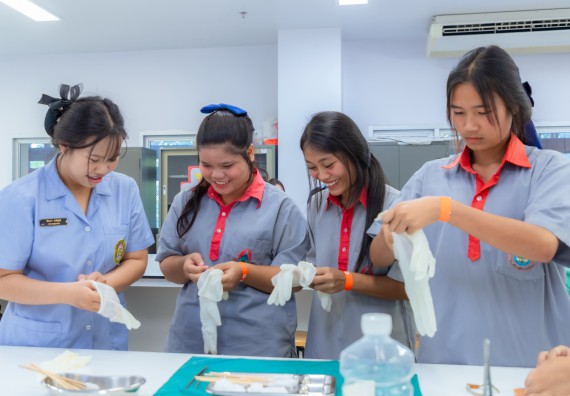 ภาพกิจกรรม  คณะวิทยาศาสตร์และเทคโนโลยี มหาวิทยาลัยราชภัฏกำแพงเพชร จัดกิจกรรมค่ายวิทยาศาสตร์สร้างสรรค์ ปั้นฝันเยาวชน ปีการศึกษา 2568