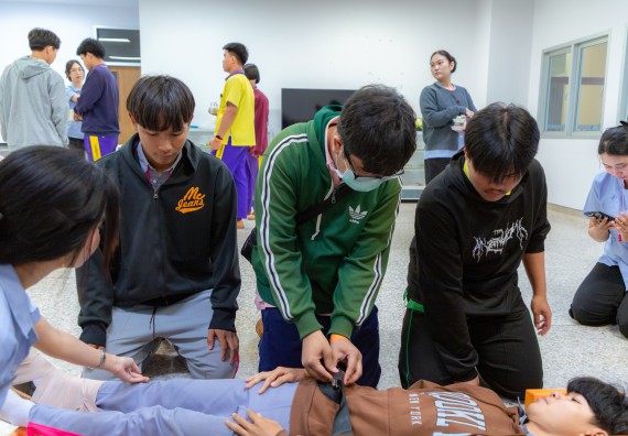 ภาพกิจกรรม  คณะวิทยาศาสตร์และเทคโนโลยี มหาวิทยาลัยราชภัฏกำแพงเพชร จัดกิจกรรมค่ายวิทยาศาสตร์สร้างสรรค์ ปั้นฝันเยาวชน ปีการศึกษา 2568