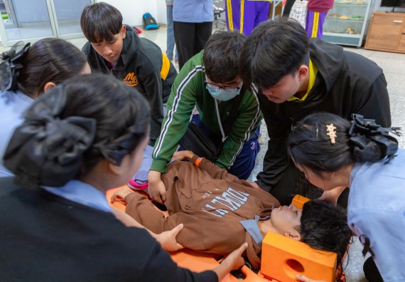 ภาพกิจกรรม  คณะวิทยาศาสตร์และเทคโนโลยี มหาวิทยาลัยราชภัฏกำแพงเพชร จัดกิจกรรมค่ายวิทยาศาสตร์สร้างสรรค์ ปั้นฝันเยาวชน ปีการศึกษา 2568