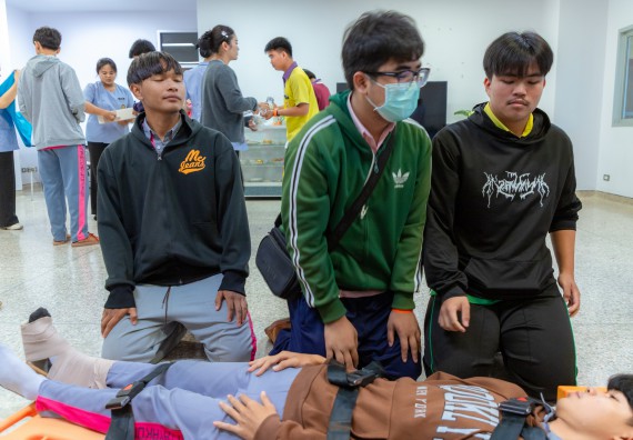 ภาพกิจกรรม  คณะวิทยาศาสตร์และเทคโนโลยี มหาวิทยาลัยราชภัฏกำแพงเพชร จัดกิจกรรมค่ายวิทยาศาสตร์สร้างสรรค์ ปั้นฝันเยาวชน ปีการศึกษา 2568