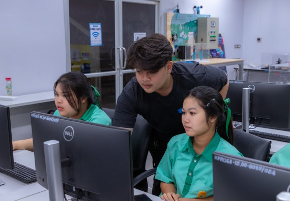 ภาพกิจกรรม  คณะวิทยาศาสตร์และเทคโนโลยี มหาวิทยาลัยราชภัฏกำแพงเพชร จัดกิจกรรมค่ายวิทยาศาสตร์สร้างสรรค์ ปั้นฝันเยาวชน ปีการศึกษา 2568