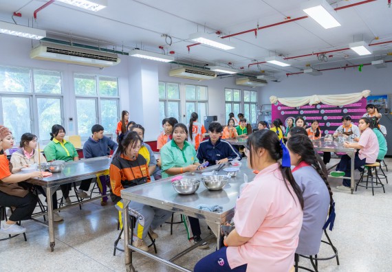 ภาพกิจกรรม  คณะวิทยาศาสตร์และเทคโนโลยี มหาวิทยาลัยราชภัฏกำแพงเพชร จัดกิจกรรมค่ายวิทยาศาสตร์สร้างสรรค์ ปั้นฝันเยาวชน ปีการศึกษา 2568