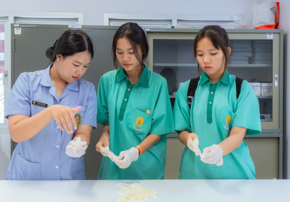 ภาพกิจกรรม  คณะวิทยาศาสตร์และเทคโนโลยี มหาวิทยาลัยราชภัฏกำแพงเพชร จัดกิจกรรมค่ายวิทยาศาสตร์สร้างสรรค์ ปั้นฝันเยาวชน ปีการศึกษา 2568