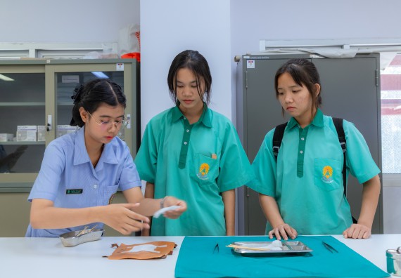 ภาพกิจกรรม  คณะวิทยาศาสตร์และเทคโนโลยี มหาวิทยาลัยราชภัฏกำแพงเพชร จัดกิจกรรมค่ายวิทยาศาสตร์สร้างสรรค์ ปั้นฝันเยาวชน ปีการศึกษา 2568