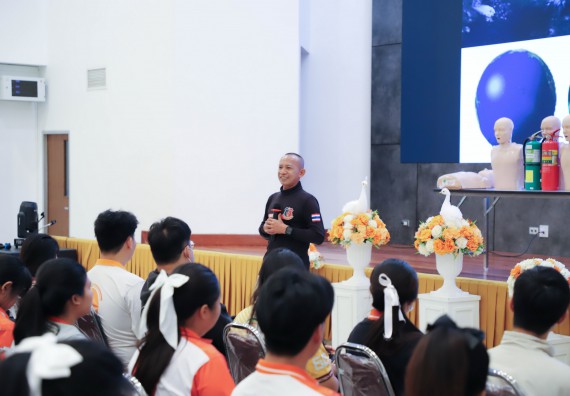 ภาพกิจกรรม  คณะวิทยาศาสตร์และเทคโนโลยี มหาวิทยาลัยราชภัฏกำแพงเพชร จัดกิจกรรมอบรมเชิงปฏิบัติการหลักสูตรการเอาตัวรอดจากภัยพิบัติและการปฐมพยาบาลเบื้องต้น