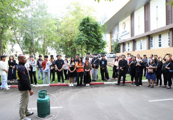 ภาพกิจกรรม  คณะวิทยาศาสตร์และเทคโนโลยี มหาวิทยาลัยราชภัฏกำแพงเพชร จัดกิจกรรมอบรมเชิงปฏิบัติการหลักสูตรการเอาตัวรอดจากภัยพิบัติและการปฐมพยาบาลเบื้องต้น