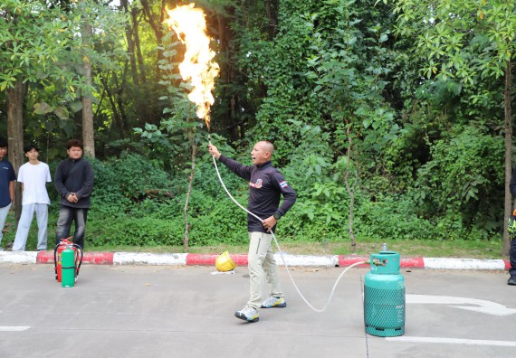 ภาพกิจกรรม  คณะวิทยาศาสตร์และเทคโนโลยี มหาวิทยาลัยราชภัฏกำแพงเพชร จัดกิจกรรมอบรมเชิงปฏิบัติการหลักสูตรการเอาตัวรอดจากภัยพิบัติและการปฐมพยาบาลเบื้องต้น