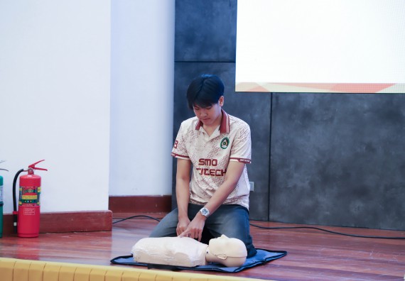 ภาพกิจกรรม  คณะวิทยาศาสตร์และเทคโนโลยี มหาวิทยาลัยราชภัฏกำแพงเพชร จัดกิจกรรมอบรมเชิงปฏิบัติการหลักสูตรการเอาตัวรอดจากภัยพิบัติและการปฐมพยาบาลเบื้องต้น