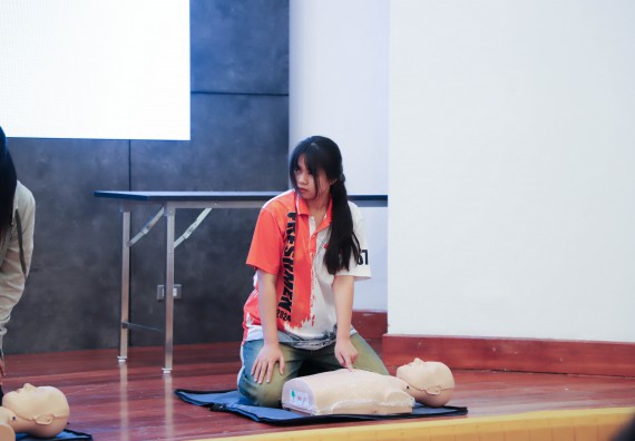 ภาพกิจกรรม  คณะวิทยาศาสตร์และเทคโนโลยี มหาวิทยาลัยราชภัฏกำแพงเพชร จัดกิจกรรมอบรมเชิงปฏิบัติการหลักสูตรการเอาตัวรอดจากภัยพิบัติและการปฐมพยาบาลเบื้องต้น