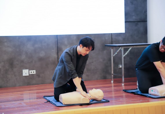 ภาพกิจกรรม  คณะวิทยาศาสตร์และเทคโนโลยี มหาวิทยาลัยราชภัฏกำแพงเพชร จัดกิจกรรมอบรมเชิงปฏิบัติการหลักสูตรการเอาตัวรอดจากภัยพิบัติและการปฐมพยาบาลเบื้องต้น