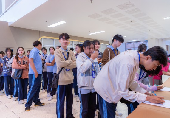 ภาพกิจกรรม  คณะวิทยาศาสตร์และเทคโนโลยี มหาวิทยาลัยราชภัฏกำแพงเพชร จัดกิจกรรมค่ายวิทยาศาสตร์สร้างสรรค์ ปั้นฝันเยาวชน ปีการศึกษา 2568