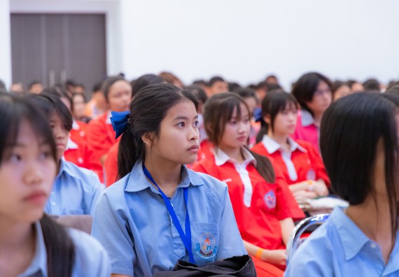 ภาพกิจกรรม  คณะวิทยาศาสตร์และเทคโนโลยี มหาวิทยาลัยราชภัฏกำแพงเพชร จัดกิจกรรมค่ายวิทยาศาสตร์สร้างสรรค์ ปั้นฝันเยาวชน ปีการศึกษา 2568