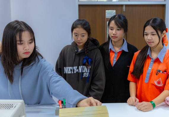 ภาพกิจกรรม  คณะวิทยาศาสตร์และเทคโนโลยี มหาวิทยาลัยราชภัฏกำแพงเพชร จัดกิจกรรมค่ายวิทยาศาสตร์สร้างสรรค์ ปั้นฝันเยาวชน ปีการศึกษา 2568