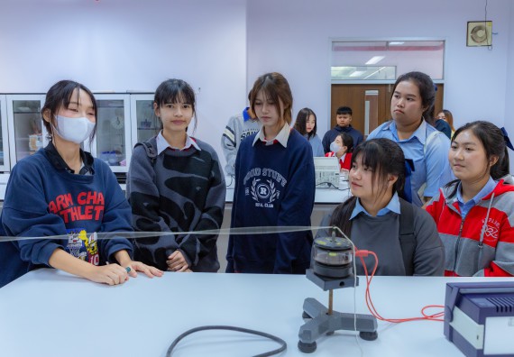 ภาพกิจกรรม  คณะวิทยาศาสตร์และเทคโนโลยี มหาวิทยาลัยราชภัฏกำแพงเพชร จัดกิจกรรมค่ายวิทยาศาสตร์สร้างสรรค์ ปั้นฝันเยาวชน ปีการศึกษา 2568