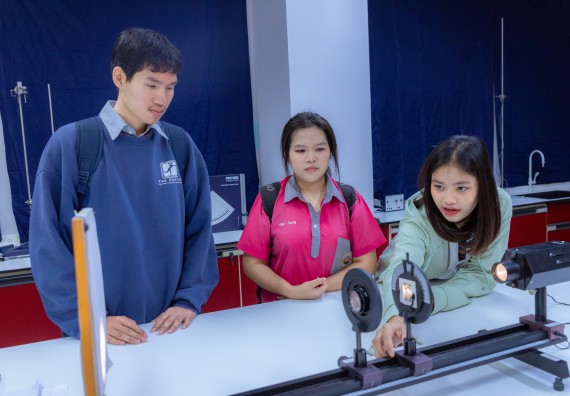 ภาพกิจกรรม  คณะวิทยาศาสตร์และเทคโนโลยี มหาวิทยาลัยราชภัฏกำแพงเพชร จัดกิจกรรมค่ายวิทยาศาสตร์สร้างสรรค์ ปั้นฝันเยาวชน ปีการศึกษา 2568