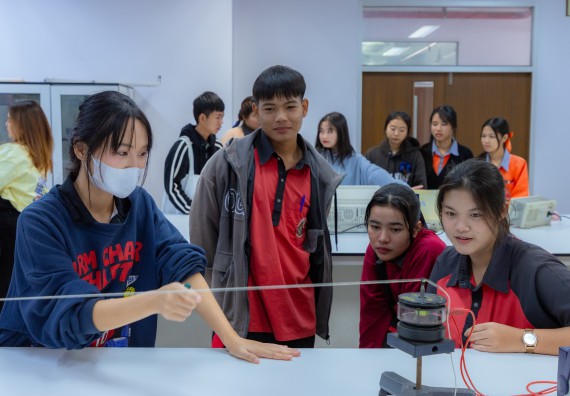 ภาพกิจกรรม  คณะวิทยาศาสตร์และเทคโนโลยี มหาวิทยาลัยราชภัฏกำแพงเพชร จัดกิจกรรมค่ายวิทยาศาสตร์สร้างสรรค์ ปั้นฝันเยาวชน ปีการศึกษา 2568