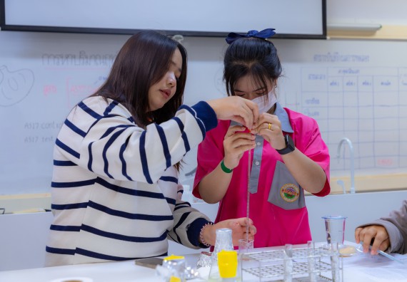 ภาพกิจกรรม  คณะวิทยาศาสตร์และเทคโนโลยี มหาวิทยาลัยราชภัฏกำแพงเพชร จัดกิจกรรมค่ายวิทยาศาสตร์สร้างสรรค์ ปั้นฝันเยาวชน ปีการศึกษา 2568