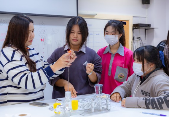 ภาพกิจกรรม  คณะวิทยาศาสตร์และเทคโนโลยี มหาวิทยาลัยราชภัฏกำแพงเพชร จัดกิจกรรมค่ายวิทยาศาสตร์สร้างสรรค์ ปั้นฝันเยาวชน ปีการศึกษา 2568