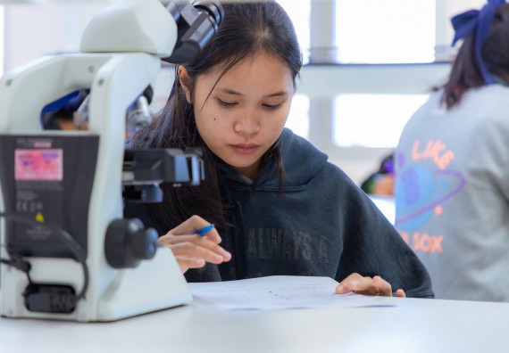 ภาพกิจกรรม  คณะวิทยาศาสตร์และเทคโนโลยี มหาวิทยาลัยราชภัฏกำแพงเพชร จัดกิจกรรมค่ายวิทยาศาสตร์สร้างสรรค์ ปั้นฝันเยาวชน ปีการศึกษา 2568