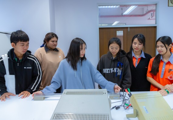 ภาพกิจกรรม  คณะวิทยาศาสตร์และเทคโนโลยี มหาวิทยาลัยราชภัฏกำแพงเพชร จัดกิจกรรมค่ายวิทยาศาสตร์สร้างสรรค์ ปั้นฝันเยาวชน ปีการศึกษา 2568