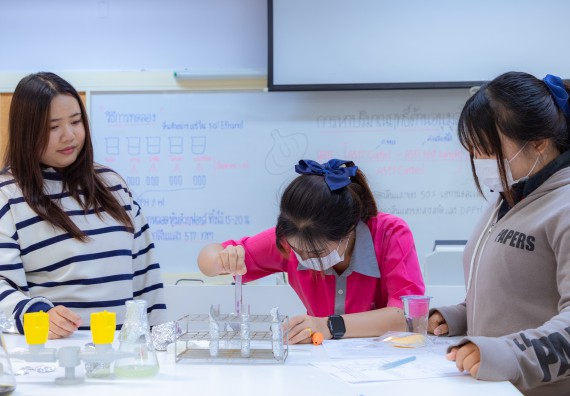 ภาพกิจกรรม  คณะวิทยาศาสตร์และเทคโนโลยี มหาวิทยาลัยราชภัฏกำแพงเพชร จัดกิจกรรมค่ายวิทยาศาสตร์สร้างสรรค์ ปั้นฝันเยาวชน ปีการศึกษา 2568