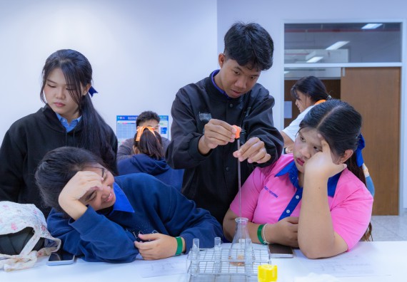 ภาพกิจกรรม  คณะวิทยาศาสตร์และเทคโนโลยี มหาวิทยาลัยราชภัฏกำแพงเพชร จัดกิจกรรมค่ายวิทยาศาสตร์สร้างสรรค์ ปั้นฝันเยาวชน ปีการศึกษา 2568