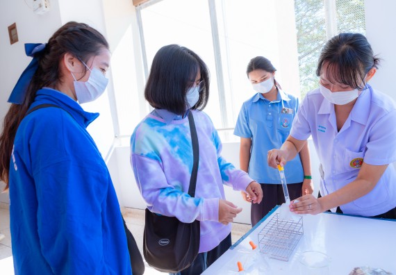 ภาพกิจกรรม  คณะวิทยาศาสตร์และเทคโนโลยี มหาวิทยาลัยราชภัฏกำแพงเพชร จัดกิจกรรมค่ายวิทยาศาสตร์สร้างสรรค์ ปั้นฝันเยาวชน ปีการศึกษา 2568