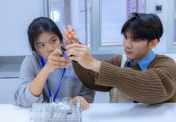 ภาพกิจกรรม  คณะวิทยาศาสตร์และเทคโนโลยี มหาวิทยาลัยราชภัฏกำแพงเพชร จัดกิจกรรมค่ายวิทยาศาสตร์สร้างสรรค์ ปั้นฝันเยาวชน ปีการศึกษา 2568