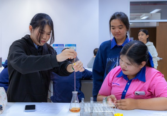 ภาพกิจกรรม  คณะวิทยาศาสตร์และเทคโนโลยี มหาวิทยาลัยราชภัฏกำแพงเพชร จัดกิจกรรมค่ายวิทยาศาสตร์สร้างสรรค์ ปั้นฝันเยาวชน ปีการศึกษา 2568