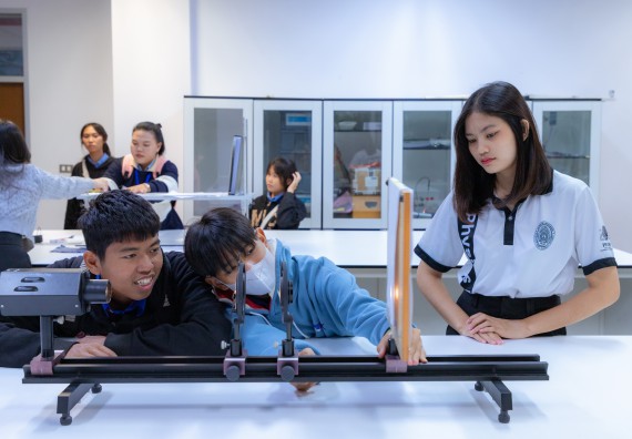 ภาพกิจกรรม  คณะวิทยาศาสตร์และเทคโนโลยี มหาวิทยาลัยราชภัฏกำแพงเพชร จัดกิจกรรมค่ายวิทยาศาสตร์สร้างสรรค์ ปั้นฝันเยาวชน ปีการศึกษา 2568