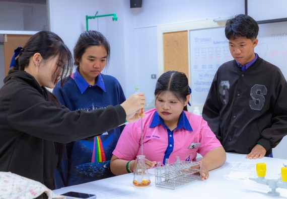 ภาพกิจกรรม  คณะวิทยาศาสตร์และเทคโนโลยี มหาวิทยาลัยราชภัฏกำแพงเพชร จัดกิจกรรมค่ายวิทยาศาสตร์สร้างสรรค์ ปั้นฝันเยาวชน ปีการศึกษา 2568