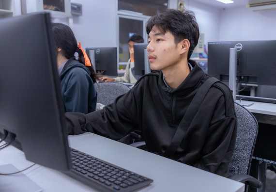 ภาพกิจกรรม  คณะวิทยาศาสตร์และเทคโนโลยี มหาวิทยาลัยราชภัฏกำแพงเพชร จัดกิจกรรมค่ายวิทยาศาสตร์สร้างสรรค์ ปั้นฝันเยาวชน ปีการศึกษา 2568