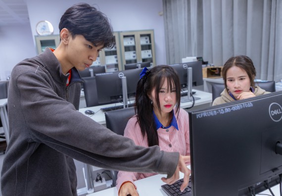 ภาพกิจกรรม  คณะวิทยาศาสตร์และเทคโนโลยี มหาวิทยาลัยราชภัฏกำแพงเพชร จัดกิจกรรมค่ายวิทยาศาสตร์สร้างสรรค์ ปั้นฝันเยาวชน ปีการศึกษา 2568