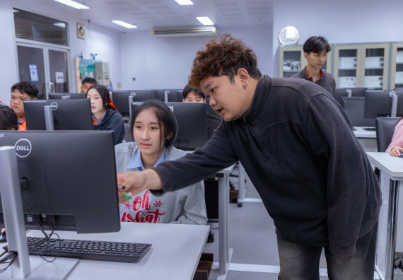 ภาพกิจกรรม  คณะวิทยาศาสตร์และเทคโนโลยี มหาวิทยาลัยราชภัฏกำแพงเพชร จัดกิจกรรมค่ายวิทยาศาสตร์สร้างสรรค์ ปั้นฝันเยาวชน ปีการศึกษา 2568