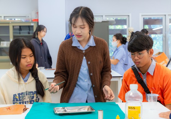 ภาพกิจกรรม  คณะวิทยาศาสตร์และเทคโนโลยี มหาวิทยาลัยราชภัฏกำแพงเพชร จัดกิจกรรมค่ายวิทยาศาสตร์สร้างสรรค์ ปั้นฝันเยาวชน ปีการศึกษา 2568