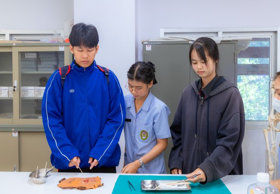 ภาพกิจกรรม  คณะวิทยาศาสตร์และเทคโนโลยี มหาวิทยาลัยราชภัฏกำแพงเพชร จัดกิจกรรมค่ายวิทยาศาสตร์สร้างสรรค์ ปั้นฝันเยาวชน ปีการศึกษา 2568