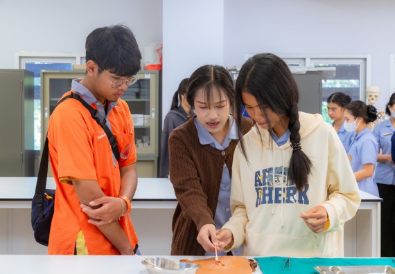 ภาพกิจกรรม  คณะวิทยาศาสตร์และเทคโนโลยี มหาวิทยาลัยราชภัฏกำแพงเพชร จัดกิจกรรมค่ายวิทยาศาสตร์สร้างสรรค์ ปั้นฝันเยาวชน ปีการศึกษา 2568