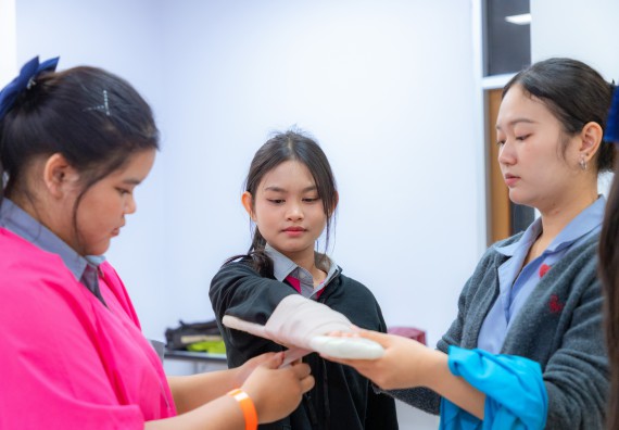 ภาพกิจกรรม  คณะวิทยาศาสตร์และเทคโนโลยี มหาวิทยาลัยราชภัฏกำแพงเพชร จัดกิจกรรมค่ายวิทยาศาสตร์สร้างสรรค์ ปั้นฝันเยาวชน ปีการศึกษา 2568